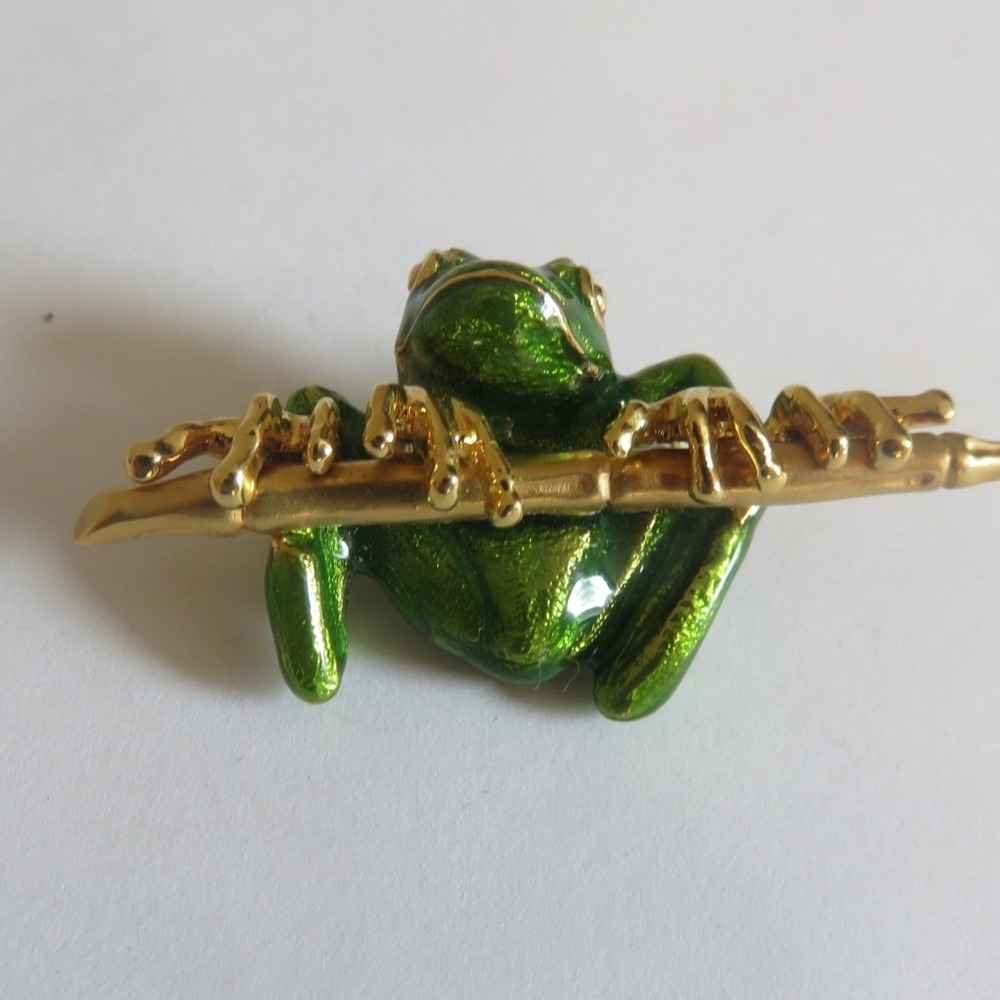 Vintage Kenneth Jay Lane KJL Green Enamel Frog on Branch Brooch Gold Tone Pin 2" - Picture 8 of 9